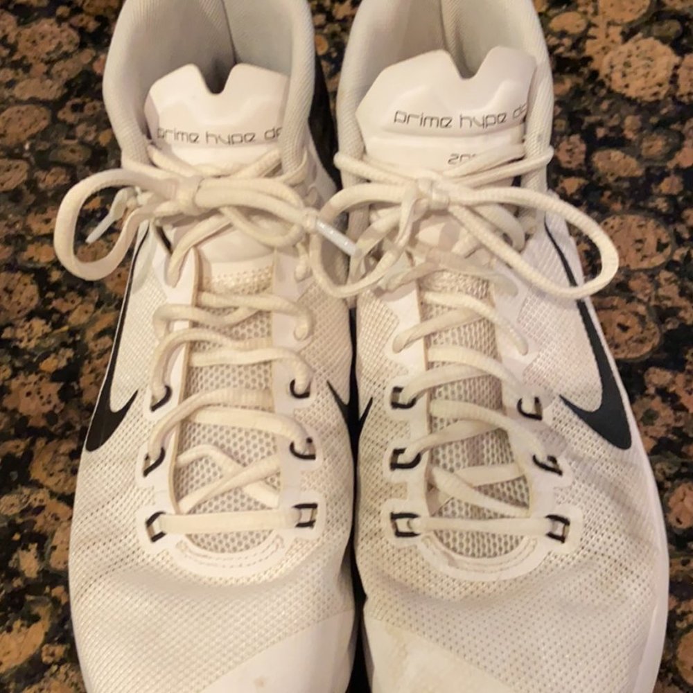 Nearly New NIKE basketball shoes!